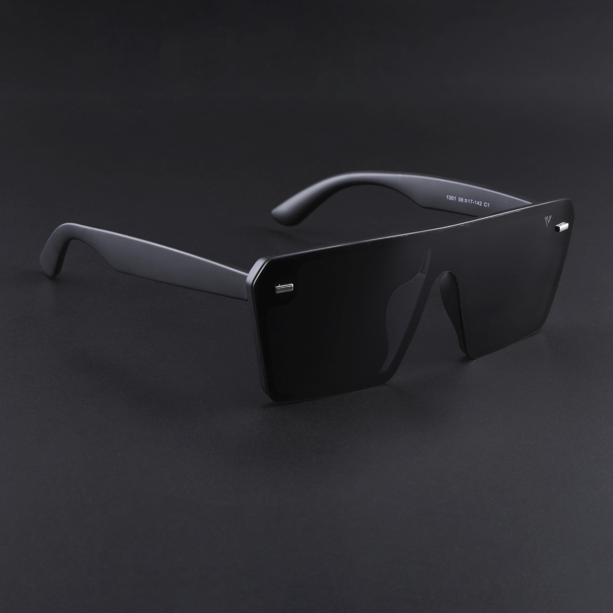 illume | Matte Black Polarized Wayfarer Sunglasses - PMG3972